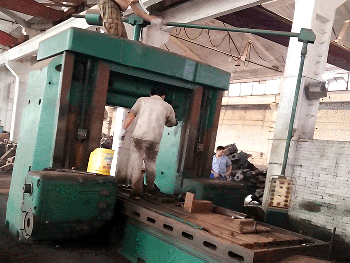 龍門(mén)銑維修現(xiàn)場(chǎng)